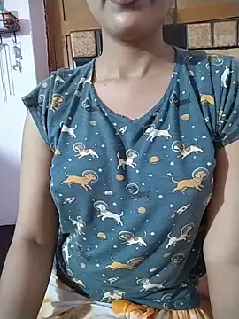 Snapshot of RASHMI_SHARMA9 chatting on 06-03-26, 02:33 RASHMI SHARMA9 online show from 06-03-26, 02:33