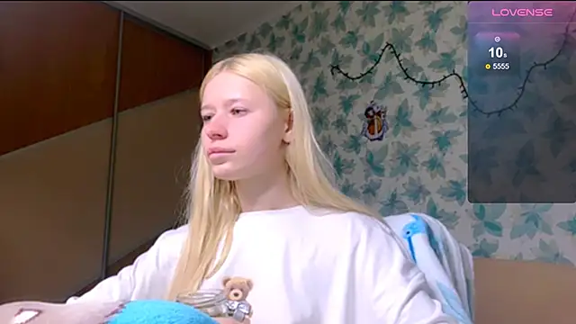 Snapshot of Barbie_Blondie chatting on 03-28-26, 04:28 Barbie Blondie online show from 03-28-26, 04:28
