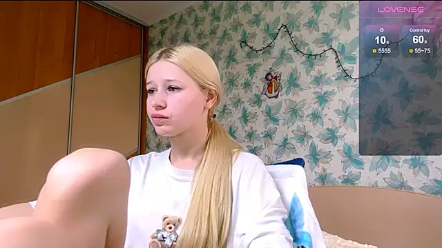 Snapshot of Barbie_Blondie chatting on 04-03-26, 01:53 Barbie Blondie online show from 04-03-26, 01:53