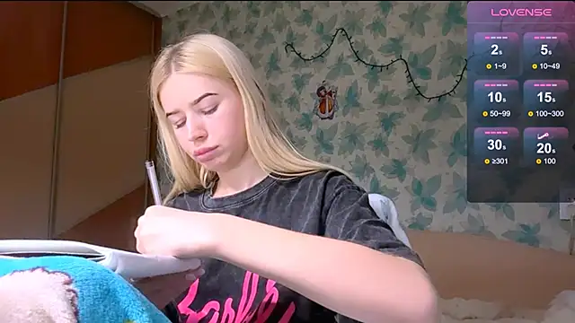 Snapshot of Barbie_Blondie chatting on 04-11-26, 03:16 Barbie Blondie online show from 04-11-26, 03:16