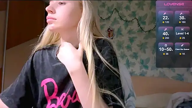 Snapshot of Barbie_Blondie chatting on 04-12-26, 03:39 Barbie Blondie online show from 04-12-26, 03:39