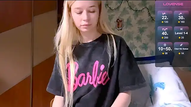 Snapshot of Barbie_Blondie chatting on 04-15-26, 07:58 Barbie Blondie online show from 04-15-26, 07:58