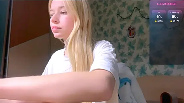 Snapshot of Barbie_Blondie chatting on 04-17-26, 04:32 Barbie Blondie online show from 04-17-26, 04:32