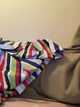 Snapshot of ___Hannah___ chatting on 12-15-25, 12:37 Hannah online show from 12-15-25, 12:37