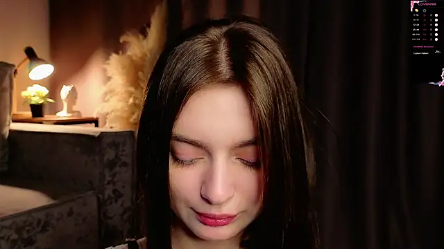 Snapshot of Sara_Kinsly chatting on 12-14-25, 10:53 Sara Kinsly online show from 12-14-25, 10:53