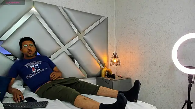 Snapshot of DANIDICK_VC chatting on 11-26-25, 12:17 DANIDICK VC online show from 11-26-25, 12:17