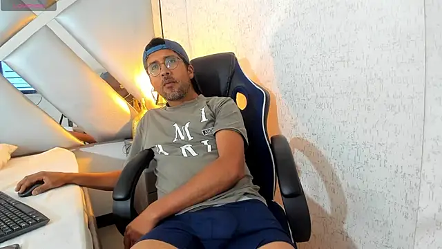 Snapshot of DANIDICK_VC chatting on 11-28-25, 12:19 DANIDICK VC online show from 11-28-25, 12:19