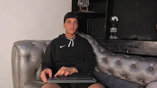 Snapshot of Isaac_Collins_ chatting on 11-29-25, 08:45 Isaac Collins online show from 11-29-25, 08:45