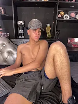 Snapshot of Isaac_Collins_ chatting on 12-16-25, 08:03 Isaac Collins online show from 12-16-25, 08:03