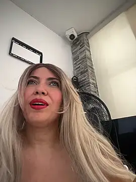 Snapshot of IsaSantoDomingo chatting on 12-16-25, 03:28 IsaSantoDomingo online show from 12-16-25, 03:28