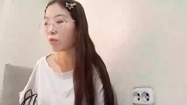 Snapshot of MollyTiger chatting on 12-04-25, 06:44 MollyTiger online show from 12-04-25, 06:44