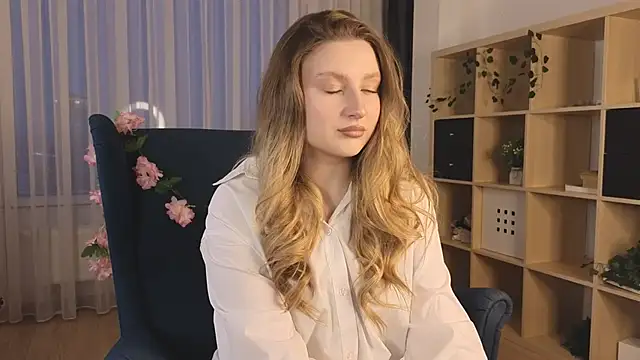 Snapshot of RemediosStrekas chatting on 12-16-25, 04:06 RemediosStrekas online show from 12-16-25, 04:06