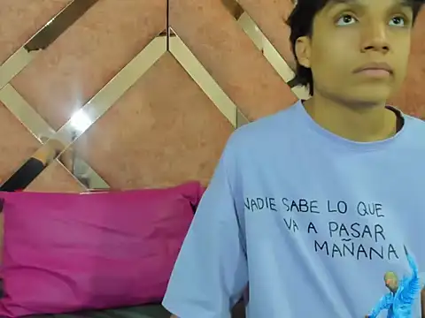 Snapshot of Yui_And_rin_ chatting on 12-05-25, 02:31 Yui And rin online show from 12-05-25, 02:31