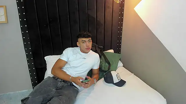 Snapshot of Bryan_robayo5 chatting on 11-30-25, 12:09 Bryan robayo5 online show from 11-30-25, 12:09