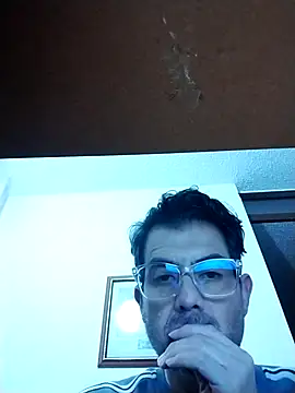 Snapshot of Fuegosutil chatting on 11-26-25, 03:18 Fuegosutil online show from 11-26-25, 03:18