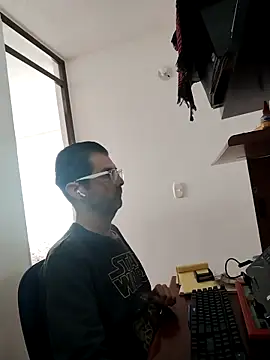 Snapshot of Fuegosutil chatting on 11-26-25, 04:52 Fuegosutil online show from 11-26-25, 04:52