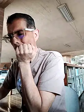 Snapshot of Fuegosutil chatting on 12-05-25, 02:47 Fuegosutil online show from 12-05-25, 02:47