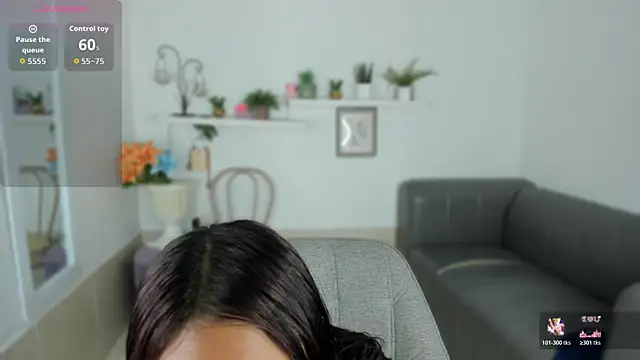 Snapshot of molly_littlee chatting on 12-16-25, 05:40 molly littlee online show from 12-16-25, 05:40