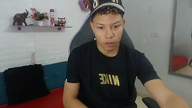 Snapshot of marcus_20 chatting on 12-05-25, 02:03 marcus 20 online show from 12-05-25, 02:03