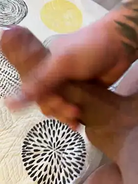 Snapshot of Emir4215 chatting on 02-18-26, 02:13 Emir4215 online show from 02-18-26, 02:13