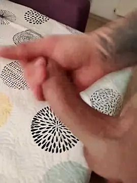 Snapshot of Emir4215 chatting on 03-08-26, 10:35 Emir4215 online show from 03-08-26, 10:35