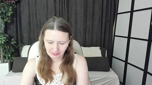 Snapshot of KathrineMeyer chatting on 12-19-25, 02:29 KathrineMeyer online show from 12-19-25, 02:29