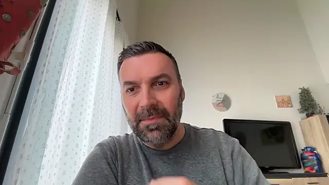 Snapshot of coolsmith81 chatting on 05-12-26, 07:49 coolsmith81 online show from 05-12-26, 07:49