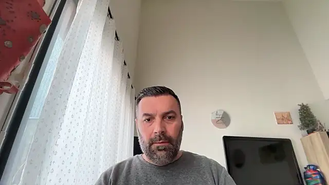 Snapshot of coolsmith81 chatting on 05-13-26, 06:55 coolsmith81 online show from 05-13-26, 06:55