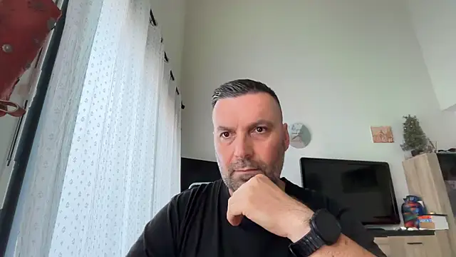 Snapshot of coolsmith81 chatting on 06-01-26, 06:59 coolsmith81 online show from 06-01-26, 06:59