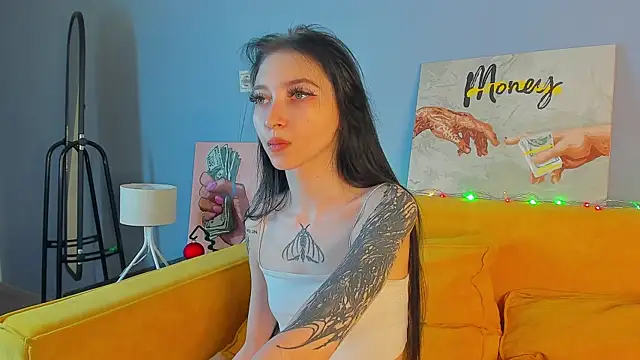 Snapshot of Ellen_Hops chatting on 12-05-25, 04:43 Ellen Hops online show from 12-05-25, 04:43