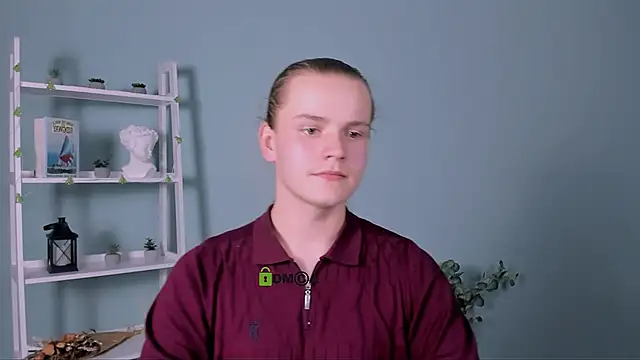 Snapshot of leo_void chatting on 12-13-25, 08:04 leo void online show from 12-13-25, 08:04