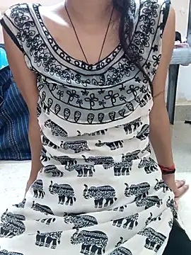 Cute Saanvi7 online show from 04-27-26, 07:34