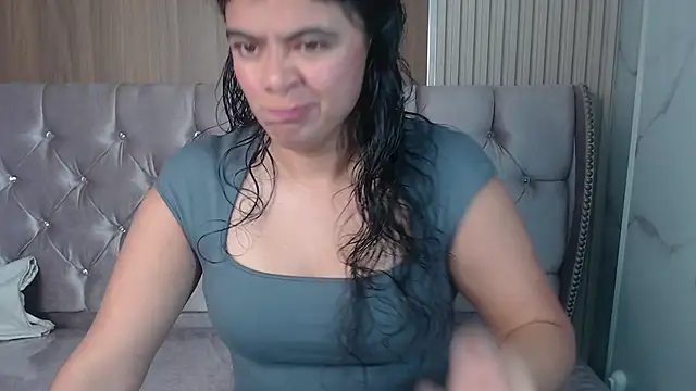 Snapshot of Evangeline_b chatting on 12-05-25, 12:58 Evangeline b online show from 12-05-25, 12:58