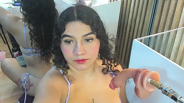 Snapshot of Gretta_Wild chatting on 11-30-25, 12:31 Gretta Wild online show from 11-30-25, 12:31