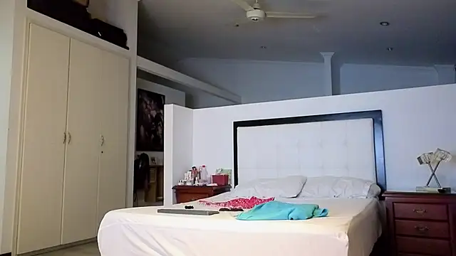 Snapshot of CerecitaQueenn chatting on 01-09-26, 12:57 CerecitaQueenn online show from 01-09-26, 12:57