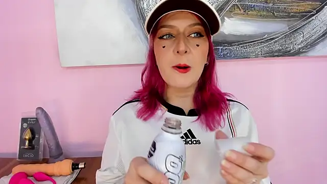 Snapshot of samanta-fox chatting on 12-16-25, 01:05 samanta-fox online show from 12-16-25, 01:05