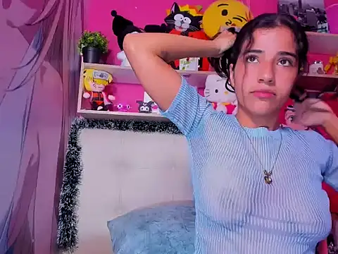 Snapshot of peachrouge chatting on 12-13-25, 10:04 peachrouge online show from 12-13-25, 10:04