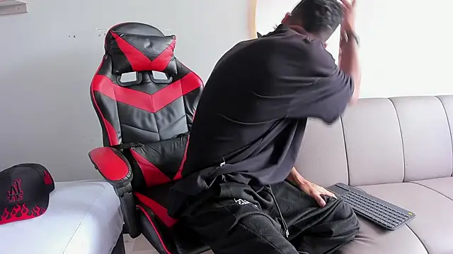 Snapshot of MatthewCullen chatting on 12-02-25, 07:31 MatthewCullen online show from 12-02-25, 07:31