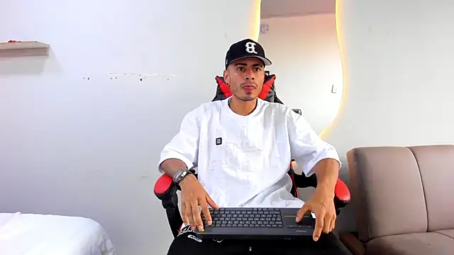 Snapshot of MatthewCullen chatting on 12-14-25, 09:41 MatthewCullen online show from 12-14-25, 09:41