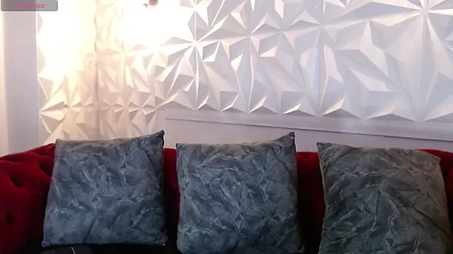 Snapshot of idk_24_ chatting on 12-17-25, 04:35 idk 24 online show from 12-17-25, 04:35