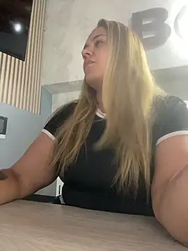 Snapshot of LoreinnFox chatting on 03-29-26, 07:36 LoreinnFox online show from 03-29-26, 07:36