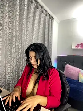 Snapshot of CATHA_EF chatting on 12-04-25, 07:33 CATHA EF online show from 12-04-25, 07:33