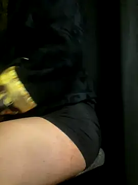 Snapshot of mcylzsd chatting on 11-27-25, 01:18 mcylzsd online show from 11-27-25, 01:18