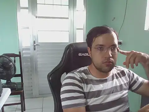 Snapshot of Silvakkfitk chatting on 12-16-25, 05:18 Silvakkfitk online show from 12-16-25, 05:18