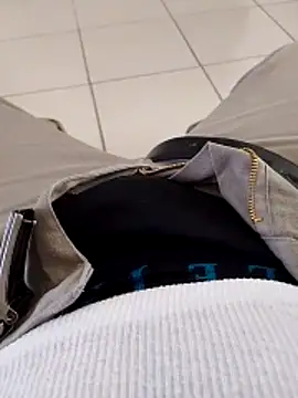 Snapshot of cristian112090 chatting on 11-20-25, 05:56 cristian112090 online show from 11-20-25, 05:56