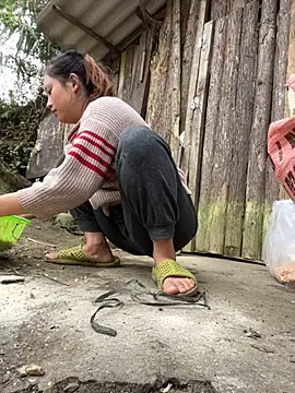 Snapshot of Thaoem chatting on 12-04-25, 05:28 Thaoem online show from 12-04-25, 05:28