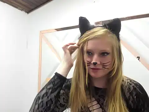 AliceCat 02 online show from 12-21-25, 10:06