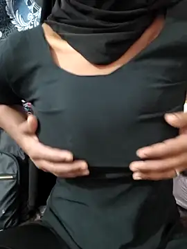 Snapshot of Zoyaa-Zubair chatting on 12-21-25, 07:48 Zoyaa-Zubair online show from 12-21-25, 07:48