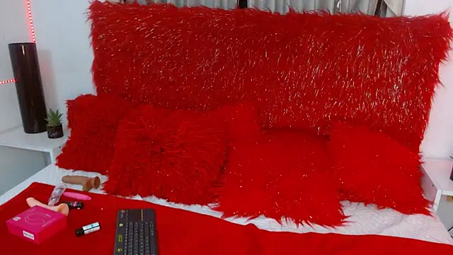 Snapshot of Valery_Roussee01 chatting on 12-13-25, 08:25 Valery Roussee01 online show from 12-13-25, 08:25