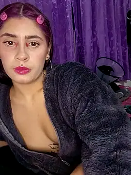 Snapshot of IsabellaCherryX chatting on 12-14-25, 05:24 IsabellaCherryX online show from 12-14-25, 05:24